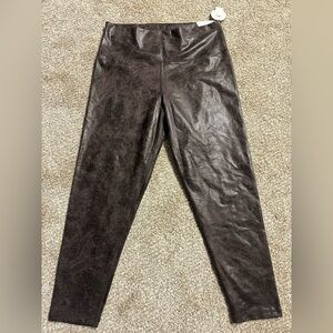 Offline By Aerie Faux Leather Brown Metallic Leggings Size XL
NWT!!!